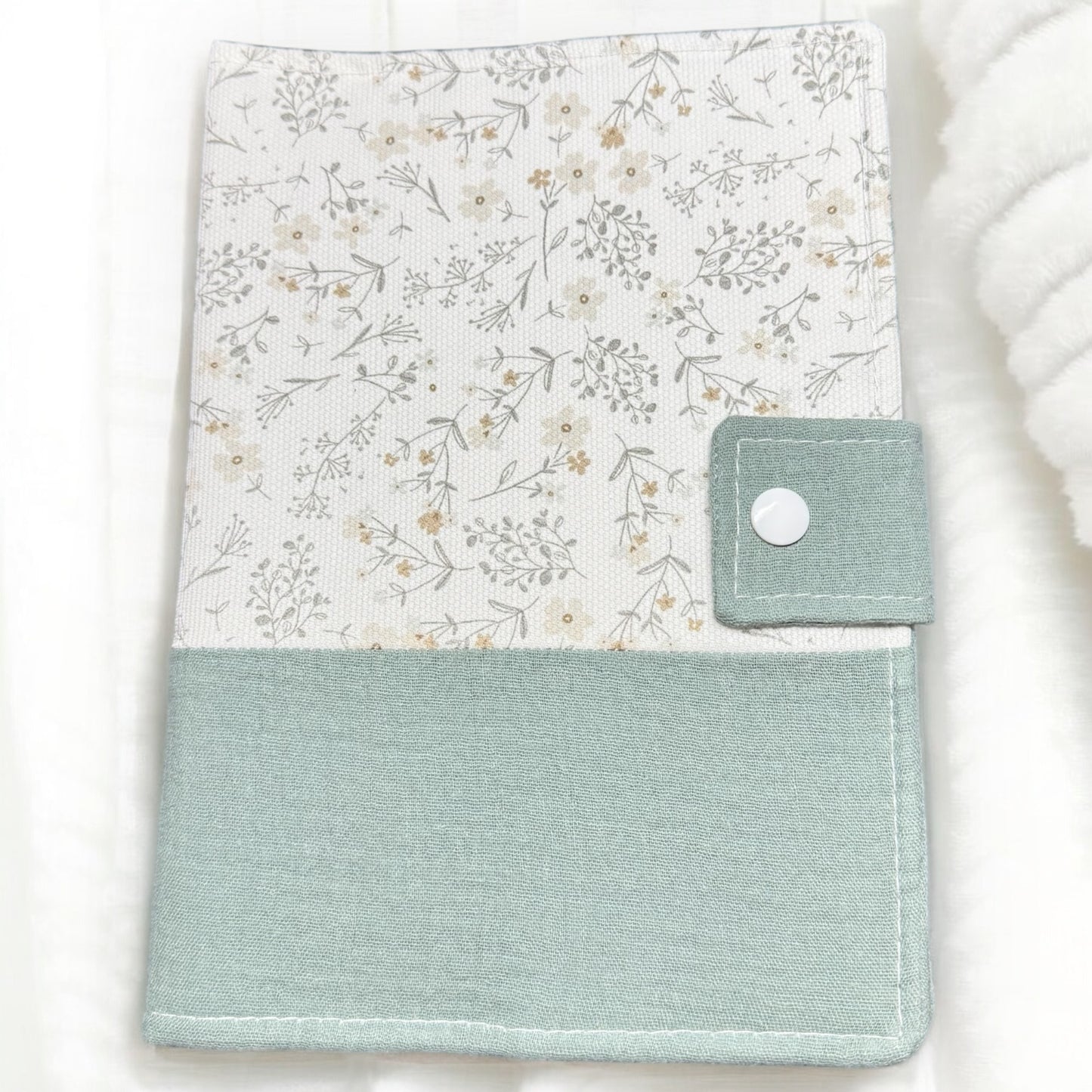 Protège Carnet de Santé « Douceur Sauge » Personnalisable