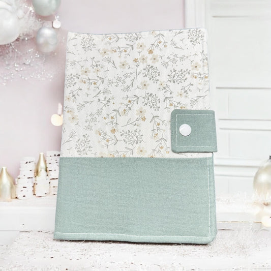 Protège Carnet de Santé « Douceur Sauge » Personnalisable