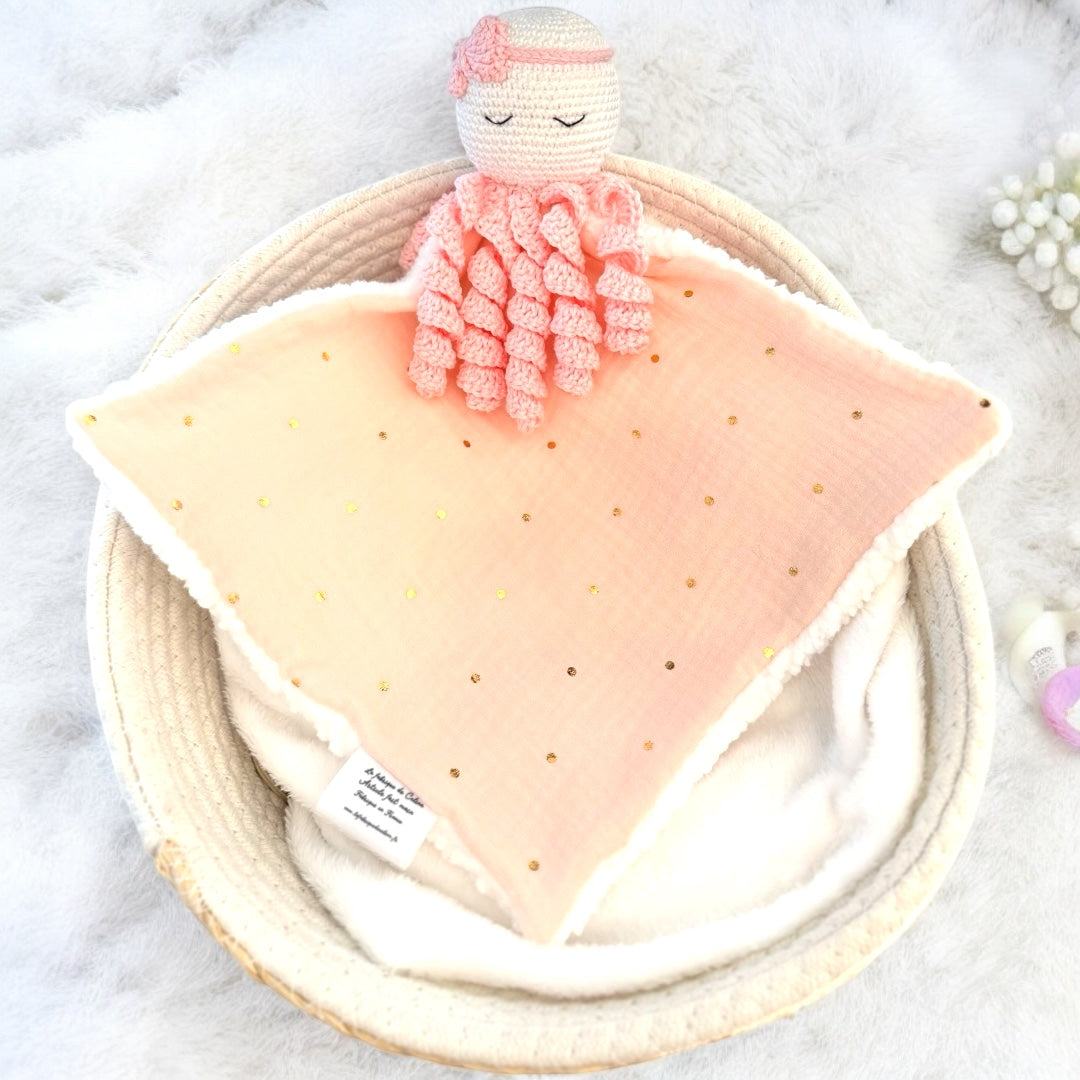 Rosalya le Doudou des premiers câlins