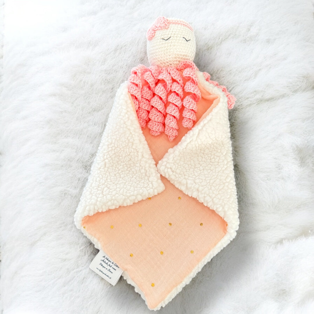 Rosalya le Doudou des premiers câlins