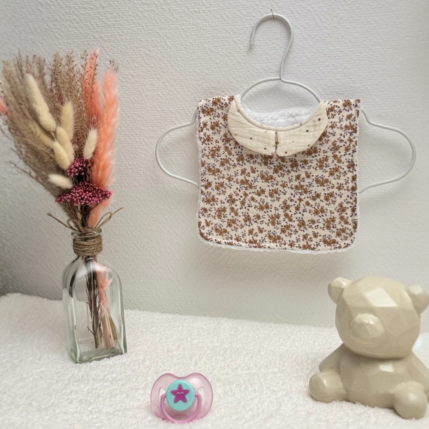 Bavoir à col pour bébé personnalisable